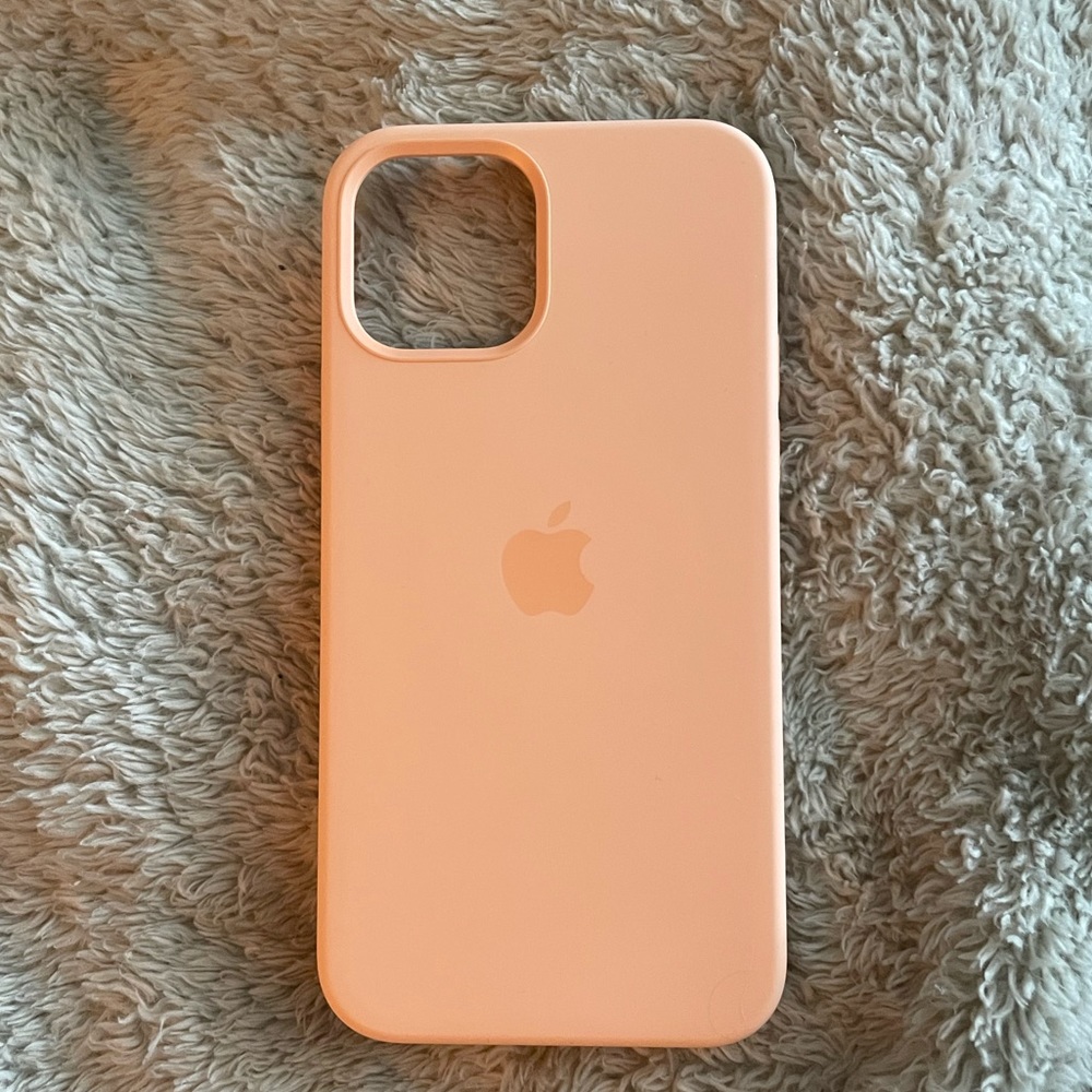 Apple iPhone 12/ 12 Pro Silicone MagSafe Case Cantaloupe